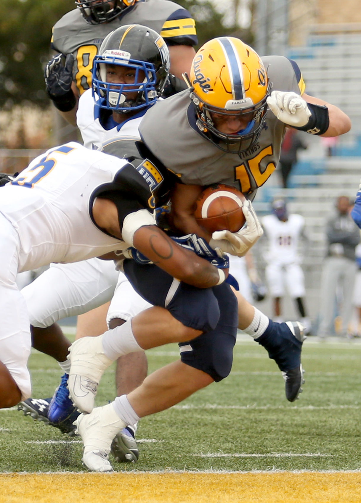 101919-mda-spt-augie-football-021